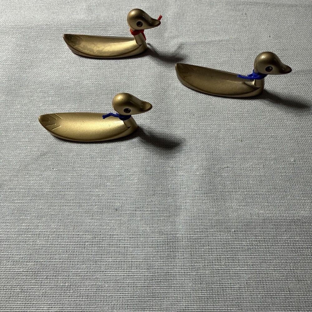 korean traditional Bangjja Chopsticks Golden Goose Chopsticks Holder.